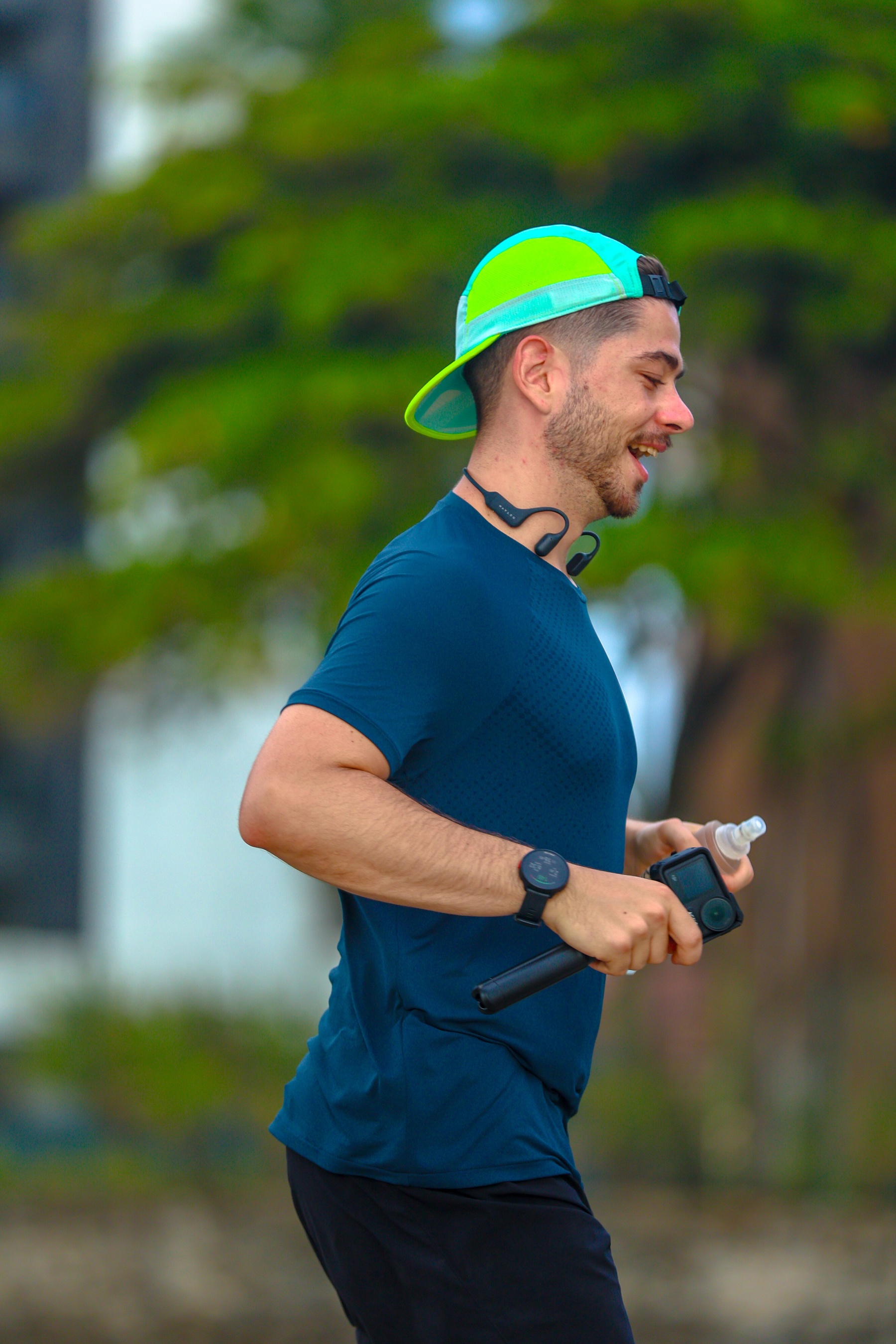 Salomão sorrindo durante uma corrida
